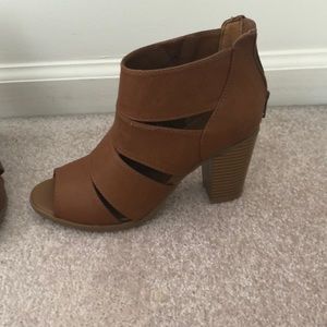 New! Open toe booties (cognac)